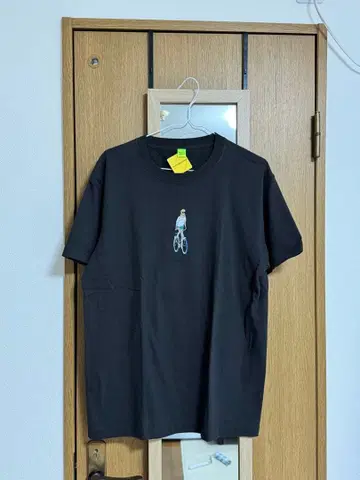 자전거 캐릭터 프린트 T셔츠 블랙
