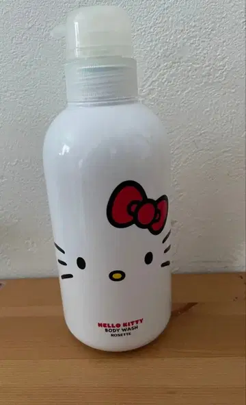 헬로키티 일본 한정판 바디 워시 로제트