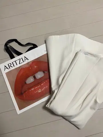 ARITZIA 화이트 원피스 사이즈 10