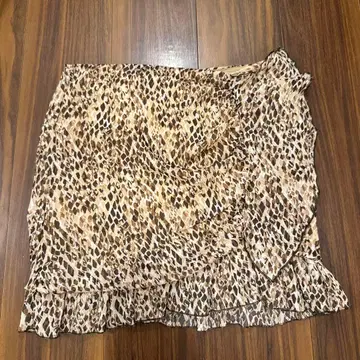 택 포함 미사용 새상품 ZARA 레오파드 무늬 미니 스커트 M 사이즈