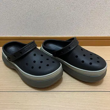 Crocs 블랙 클로그 샌들