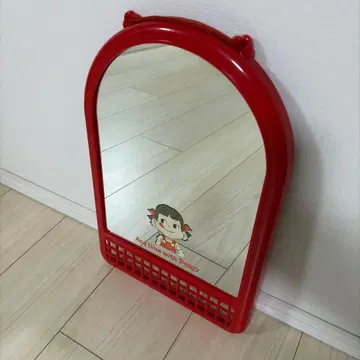 페코짱 벽걸이 거울