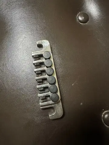 GIBSON 파인튜너 부착 테일피스