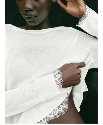 이번 시즌 ZARA 화이트 레이스 긴팔 상의
