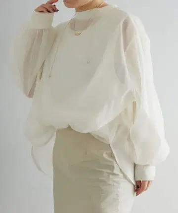 이아파피요네 스미스타일 이너 포함 시어 블라우스 2세트 아이보리