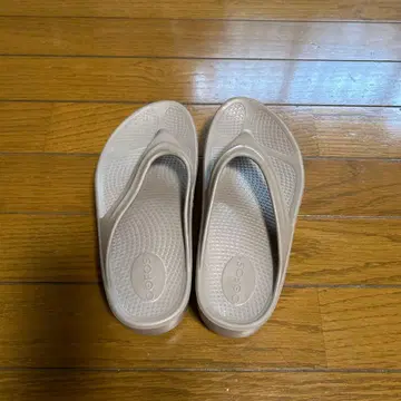 CROCS 베이지 플립플랍 W6 / EU37