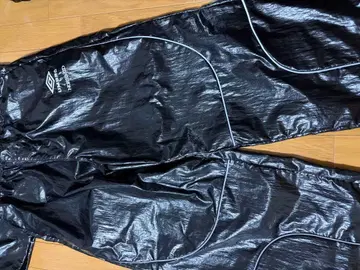 Umbro 블랙 팬츠 광택 마감