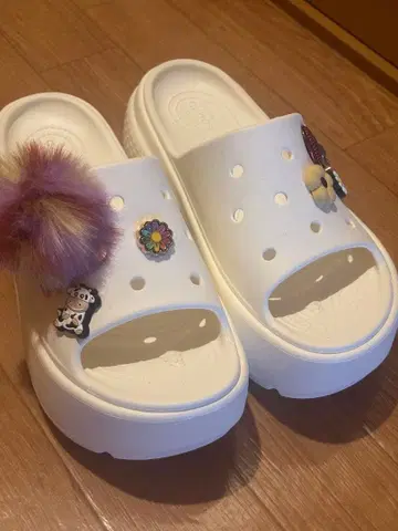 Crocs 아이코닉 컴포트 샌들 화이트