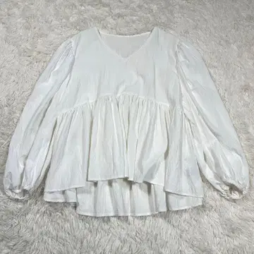 새상품급 라운지 드레스 페플럼 블라우스 화이트 F 볼륨 소매