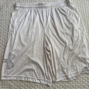 언더아머 화이트 숏팬츠 1XL