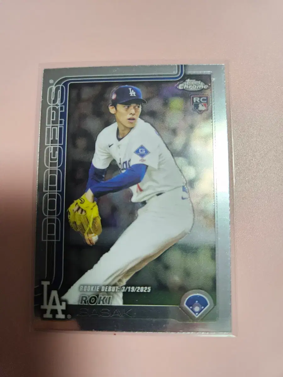 사사키 로키 2025 Topps Chrome 루키 카드