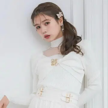 ROJITA 시어 데콜테 트위스트 리본 니트 화이트