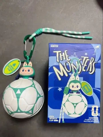 POP MART THE MONSTERS 라브브 축구공 키링