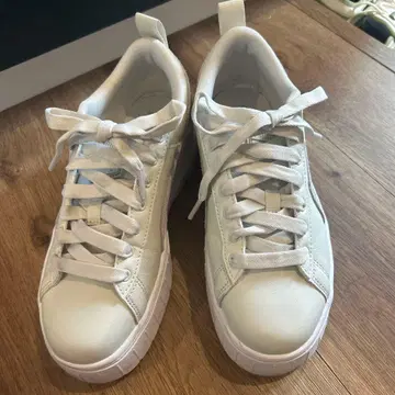 Puma 화이트 플랫폼 스니커즈