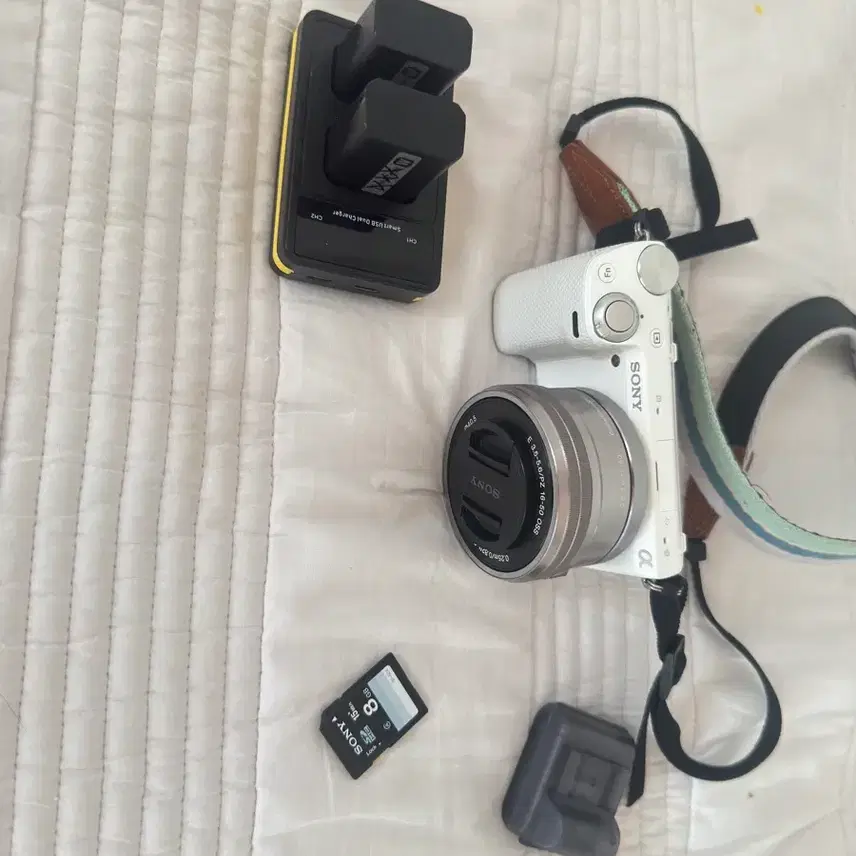 소니 NEX-5 미러리스 카메라 + 16-50mm 번들렌즈  판매