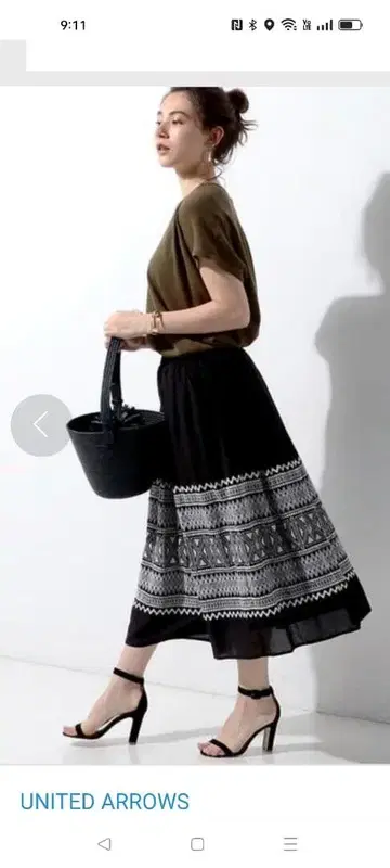 UNITED ARROWS 36 블랙 자수 플레어 스커트
