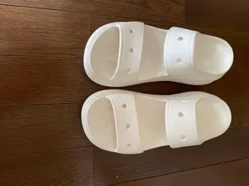 Crocs 화이트 샌들 w7
