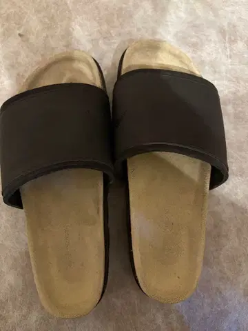 Hender Scheme 캐터필러 블랙 샌들