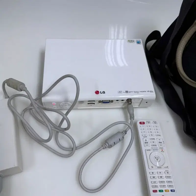 LG 빔프로젝터 화이트 + 리모컨