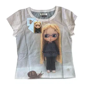 COYSEIO X BLYTHE GRAPHIC T-SHIRT LIGHT