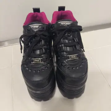 요스케 통굽 스니커즈