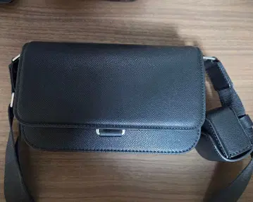 ZARA 텍스처드 크로스 바디백