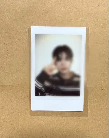킥플립 민지 사인 포함 폴라로이드