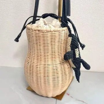 완판템 ZARA 카고백 라탄백 고래 숄더 블랙