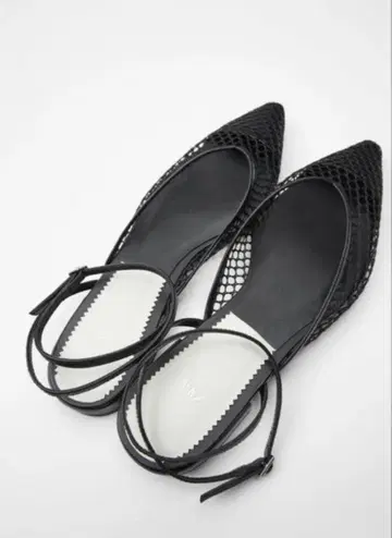 [ 새상품 ] ZARA 37 블랙 메쉬 플랫슈즈/샌들
