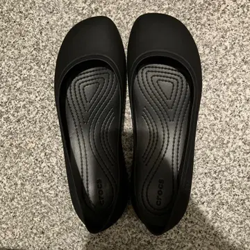CROCS 펌프스(22.5cm)