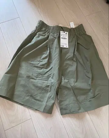 ZARA 여성용 하프 팬츠 카키 S
