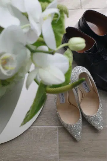 JIMMY CHOO 실버 글리터 하이힐 펌프스