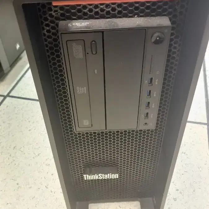 레노버 워크스테이션 ThinkStation P500