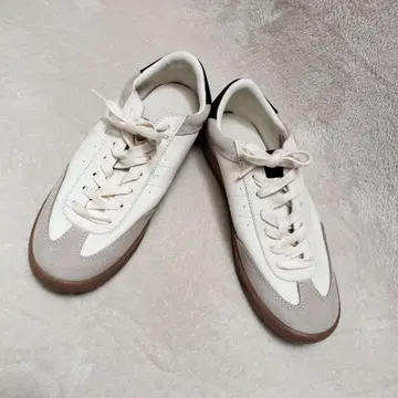 미사용 새상품 ZARA 대비 밑창 스니커즈 37