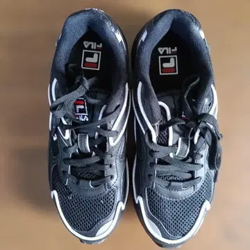 FILA 블랙 러닝화 미사용품
