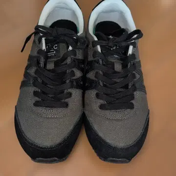 mizuno MLC 그레이 스니커즈
