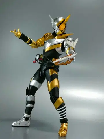 S.H.Figuarts 가면라이더 빌드 ( 토끼 드래곤 )
