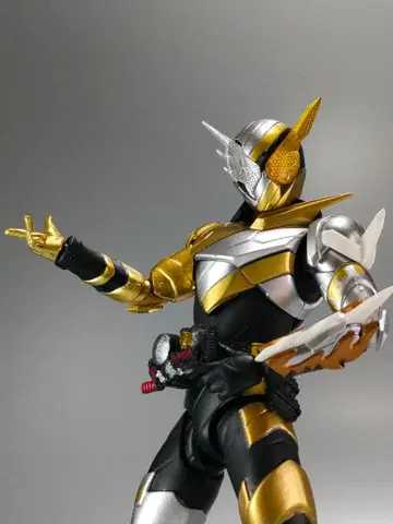 S.H.Figuarts 가면라이더 빌드 ( 토끼 드래곤 )
