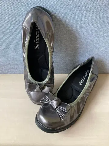 Balancoire 메탈릭 발레 슈즈 리본