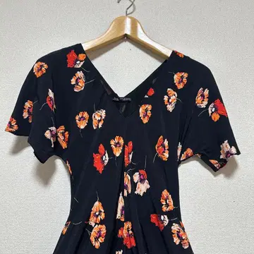 새상품 미사용 ZARA 자라 꽃무늬 반팔 롱 원피스 블랙