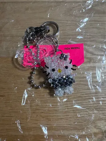 로리즈팜 Me% HELLO KITTY 비즈 참 키티