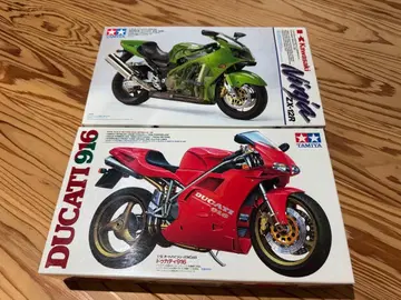 Ducati 916 & Kawasaki Ninja ZX-12R 상자 흠집
