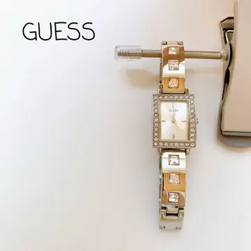 세일 [ 새상품급 ] GUESS 손목시계 실버 스톤 장식 얇은 팔찌