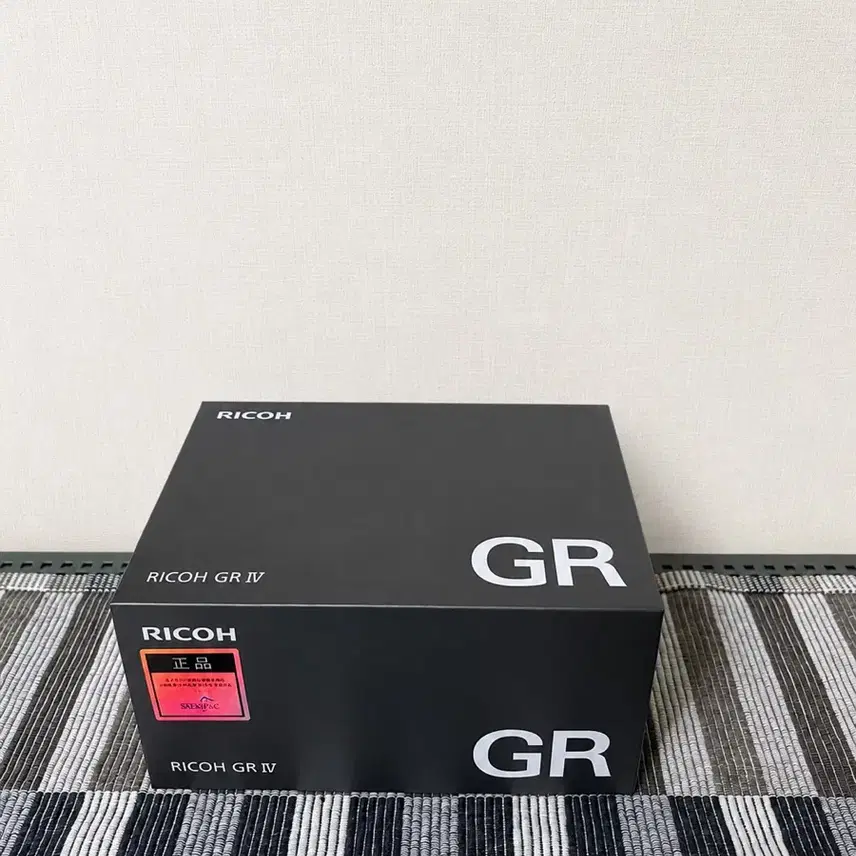 RICOH GR 4