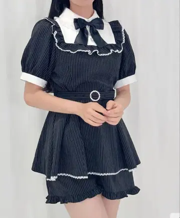 허니 시나몬 스트라이프 패턴 절개 셋업 블랙