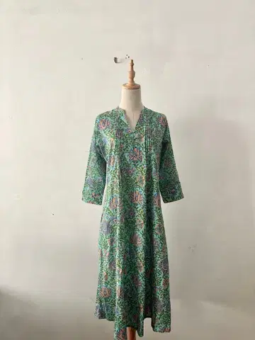 [ 새상품급 ] AINA 에키조틱 꽃무늬 롱 원피스 모스그린 S 사이즈