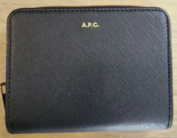 A.P.C. 블랙 가죽 이단 접이식 지갑