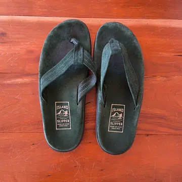 ISLAND SLIPPER 다크 그린 샌들