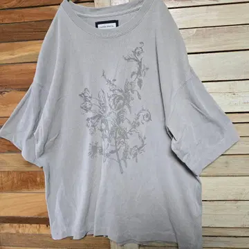 MAISON SPECIAL 플라워 플로키 프린트 T셔츠 염색 가공