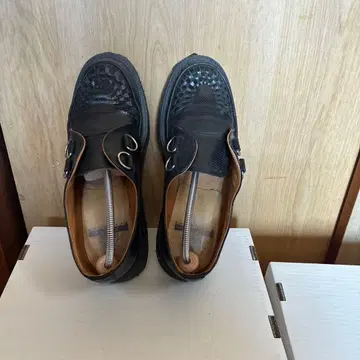 조지 콕스 펀칭 가죽